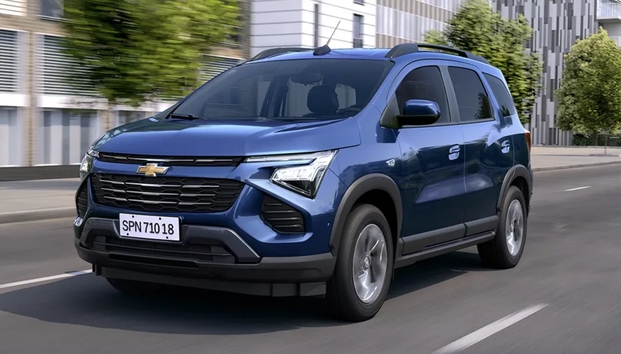 A Chevrolet Spin 2026 é oferecida nas versões LT, LTZ e Premier, com câmbio manual ou automático, sempre equipada com motor 1.8 Flex. A LT atende quem busca praticidade, a LTZ traz mais equipamentos e a Premier é voltada a quem deseja maior conforto e sofisticação.