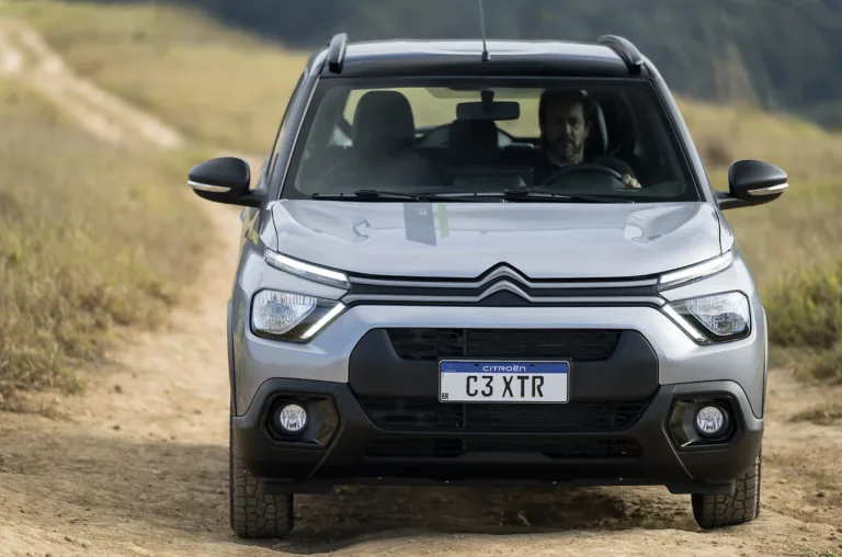 Citroën C3 XTR 1.0 2026: Preço, ficha técnica, consumo, equipamentos e fotos; motor 1.0 Firefly com 75 cv entrega economia e autonomia, indicado para motoristas urbanos