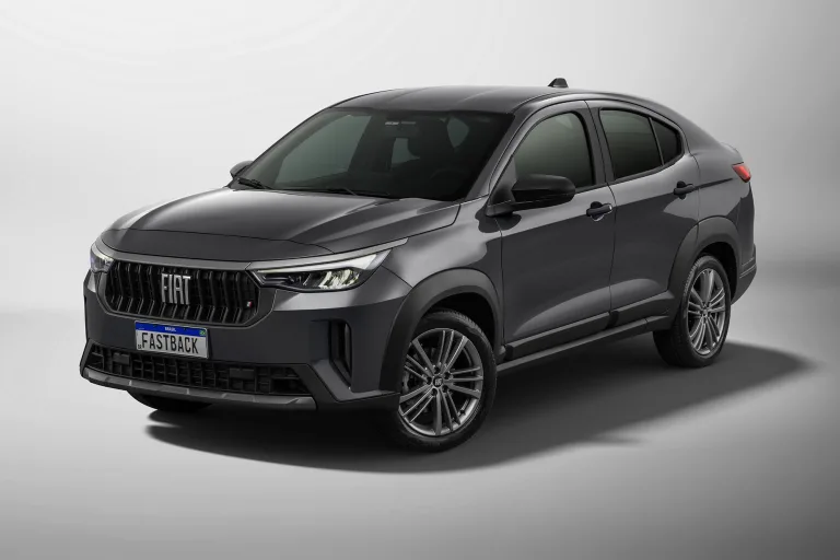 Fiat Fastback 1.0 2026: Preço, Ficha técnica, Consumo, Equipamentos e Fotos; espaço interno generoso, mas suspensão traseira básica
