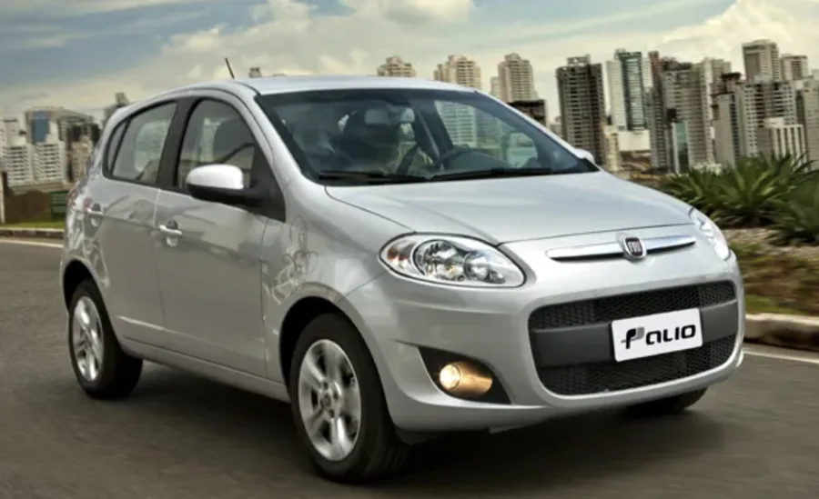 Fiat Palio Essence 1.6 16V Dualogic 2015: hatch compacto entrega bom desempenho, autonomia com gasolina e conforto para uso diário