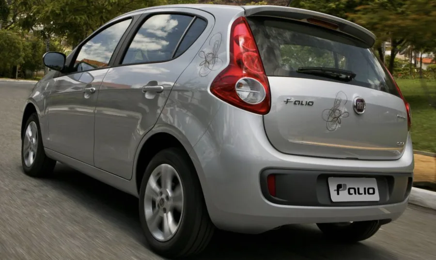 No etanol faz 6,9 km/l na cidade e 8,9 km/l na estrada, na gasolina faz 10,5 km/l e 13 km/l, com tanque de 48 litros e autonomia máxima de 624 km.