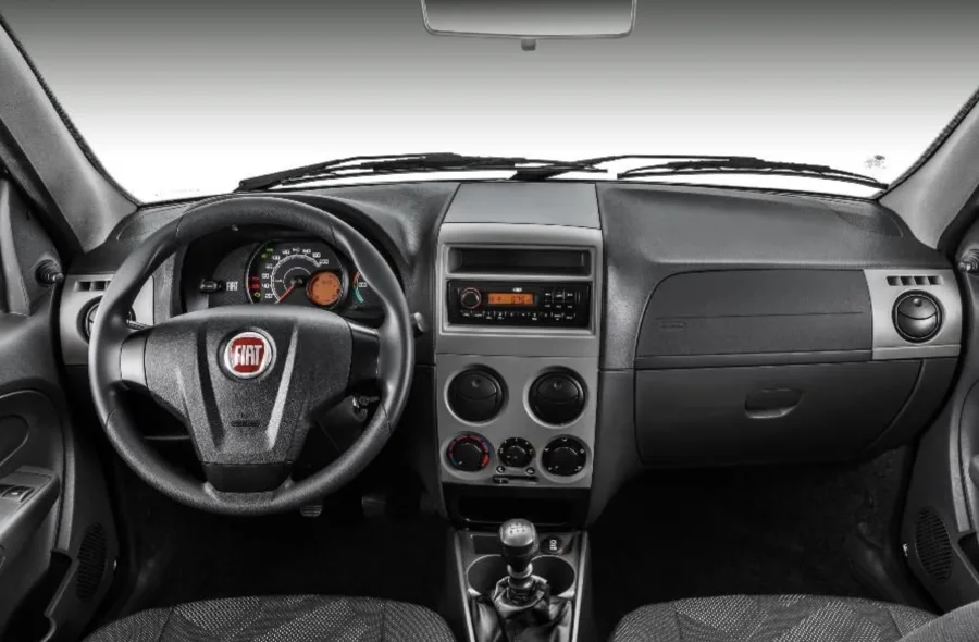 A manutenção irregular acelerou a degradação. Óleo vencido, arrefecimento negligenciado e filtros saturados criaram um ciclo que transformou pequenos defeitos em problemas crônicos.