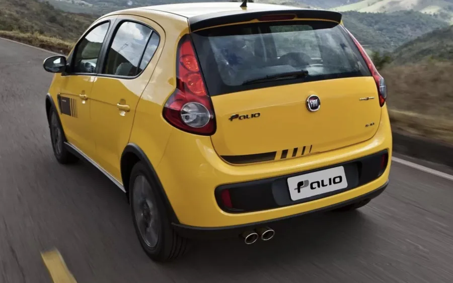 O tanque de 48 litros garante autonomia de até 634 km na gasolina. O consumo varia de 6,8 km/l no etanol urbano a 13,2 km/l na estrada com gasolina.