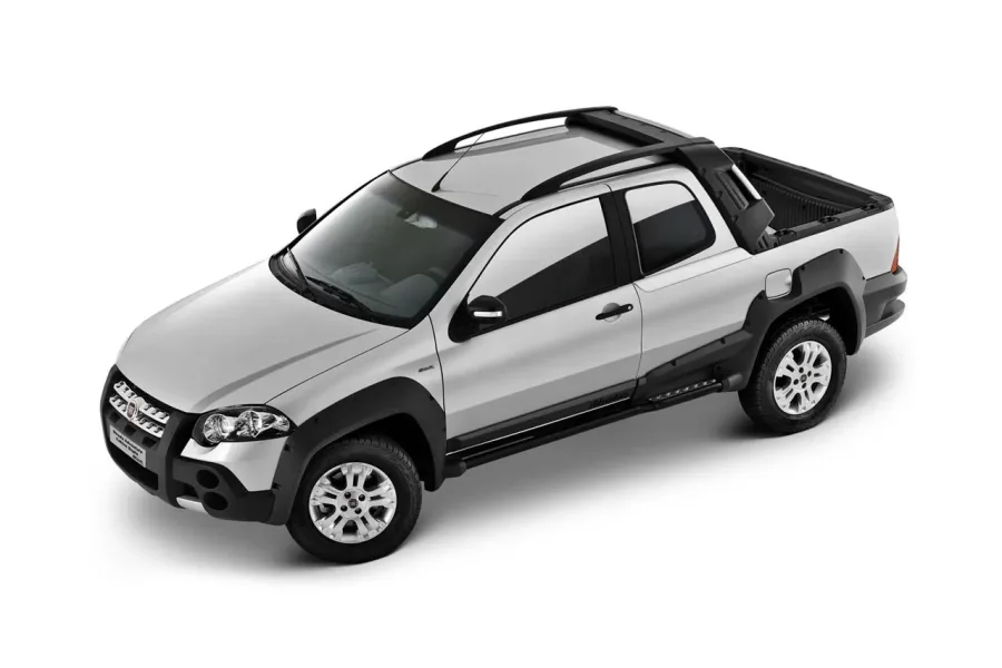 A Fiat Strada Adventure 2011 é usada versátil, ideal para pequenos comerciantes e famílias, servindo tanto para trabalho leve quanto para lazer em estradas rurais.