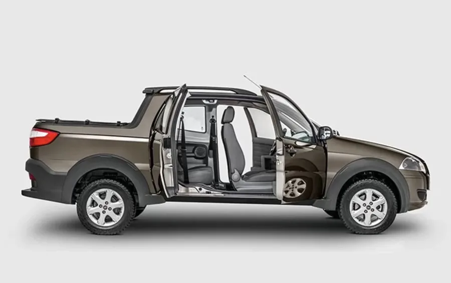 Interior para 4 ocupantes, caçamba de 680 litros e carga útil de 650 kg fazem da Strada 2016 opção de trabalho e uso misto.