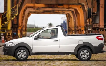 Fiat Strada Working 1.4 CS 2018: Preço, Ficha técnica, Consumo, Equipamentos e Fotos; direção simples e consumo equilibrado fazem dela prática para uso urbano