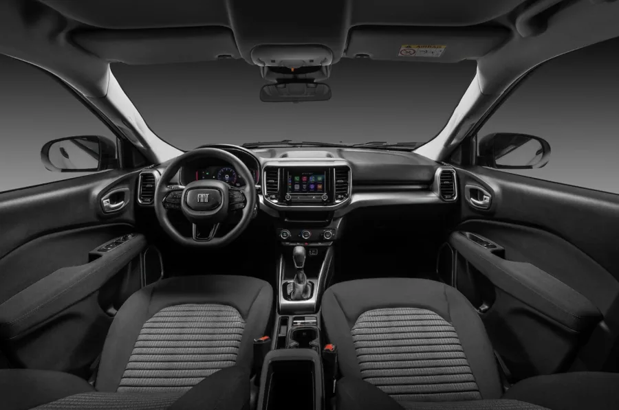 O câmbio automático de 6 marchas com tração dianteira garante suavidade na condução, aliado à suspensão independente nas quatro rodas e direção elétrica leve.