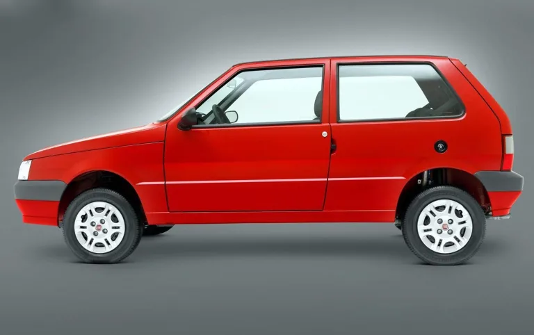 Fiat Uno Mille Economy 1.0 2012: Preço, Ficha técnica, Consumo, Equipamentos e Fotos; compacto de 2 portas faz até 14,6 km/l e é ideal para o dia a dia na cidade