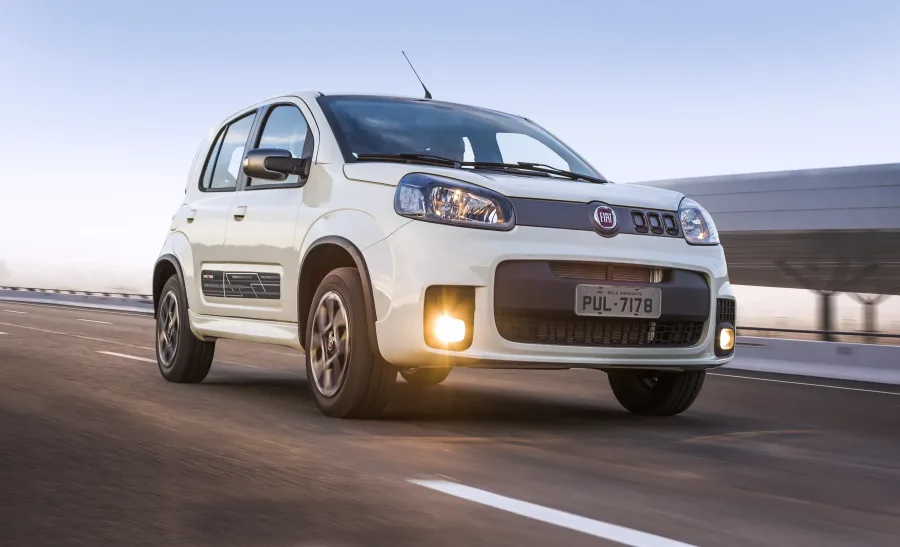 Motor Fire 1.4 de 88 cv garante desempenho adequado, bom para cidade e estrada, com aceleração de 0 a 100 km/h em 10,8 s.