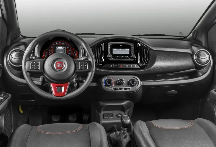 Tração dianteira, câmbio manual de 5 marchas e direção hidráulica tornam a condução simples, ágil no trânsito urbano e estável em rodovias.