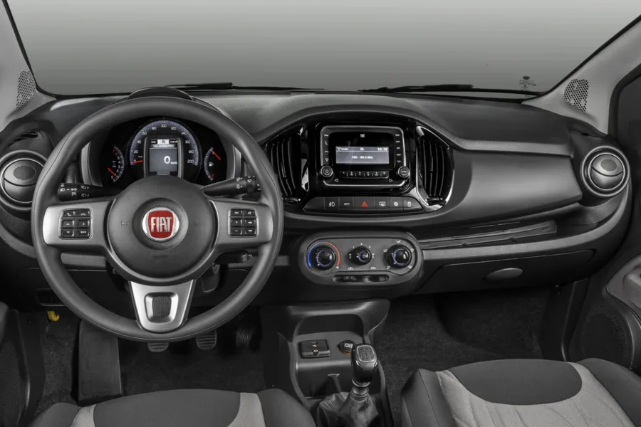 Com tração dianteira, câmbio manual de 5 marchas e direção elétrica, o Uno Way é ágil em manobras urbanas e oferece condução leve no dia a dia.