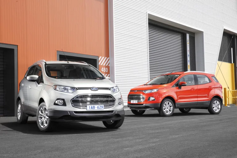 Ford EcoSport Titanium 2.0 2013: Ficha técnica, preço, consumo, equipamentos e fotos; compacto traz 200 mm de altura do solo e bom espaço para família