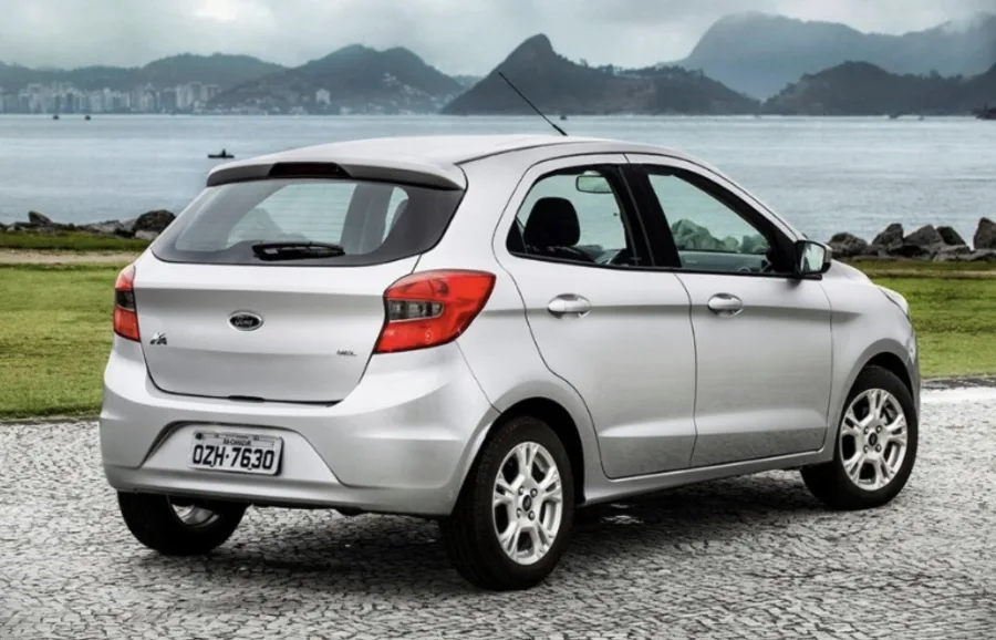 Consumo urbano de 8,9 km/l no etanol e 13 km/l na gasolina. Autonomia de até 785 km com tanque de 52 litros.