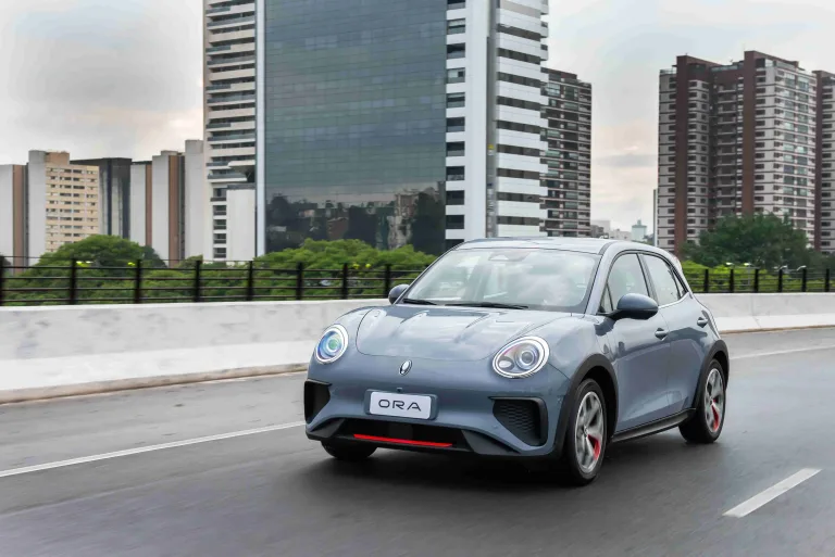 GWM Ora 03 GT 2026: Preço, Ficha técnica, Consumo, Equipamentos e Fotos; hatch elétrico urbano tem 295 km de autonomia e é bom para o dia a dia