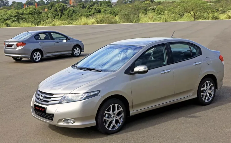 Honda City LX 1.5 2012: Ficha técnica, preço, consumo, equipamentos e fotos; porta-malas de 506 litros e motor flex tornam o usado prático para famílias