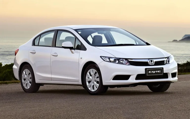 Honda Civic LXL 1.8 AT 2012: Preço, Ficha técnica, Consumo, Equipamentos e Fotos; motor 140 cv com câmbio automático de 5 marchas, indicado para quem busca conforto no uso diário