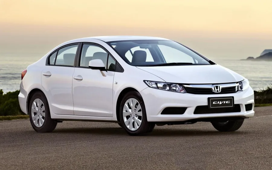 Honda Civic LXL 1.8 AT 2012: Preço, Ficha técnica, Consumo, Equipamentos e Fotos; motor 140 cv com câmbio automático de 5 marchas, indicado para quem busca conforto no uso diário