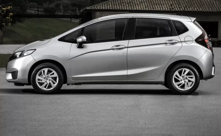 Honda Fit DX 1.5 AT 2015: Preço, Ficha técnica, Consumo, Equipamentos e Fotos; prático no dia a dia, mas sem tecnologia moderna