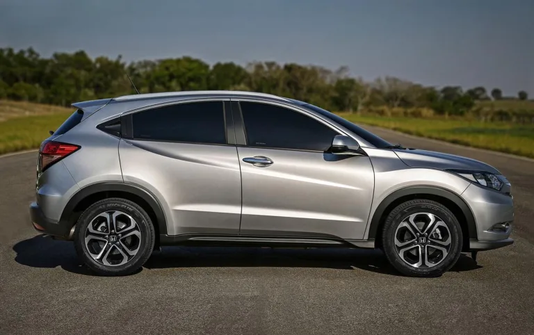 Honda HR-V LX 1.8 AT 2017: Preço, Ficha técnica, Consumo, Equipamentos e Fotos; motor 1.8 flex de 140 cv e câmbio CVT equilibram desempenho e economia para uso urbano.