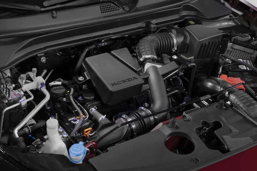 Motor 1.5 turbo flex com 177 cv e torque de 24,5 kgfm garante desempenho sólido. Vai de 0 a 100 km/h em 8,9 s, alcança 200 km/h e mantém bom equilíbrio entre força e suavidade.