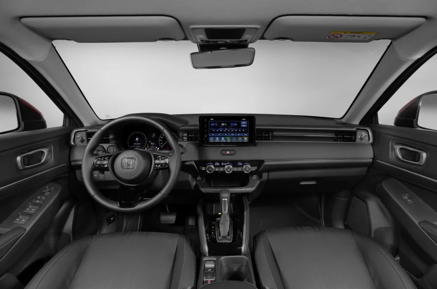 Câmbio CVT com simulação de 7 marchas garante condução suave e prática, especialmente em trânsito intenso, além de contribuir para eficiência de combustível e conforto urbano.