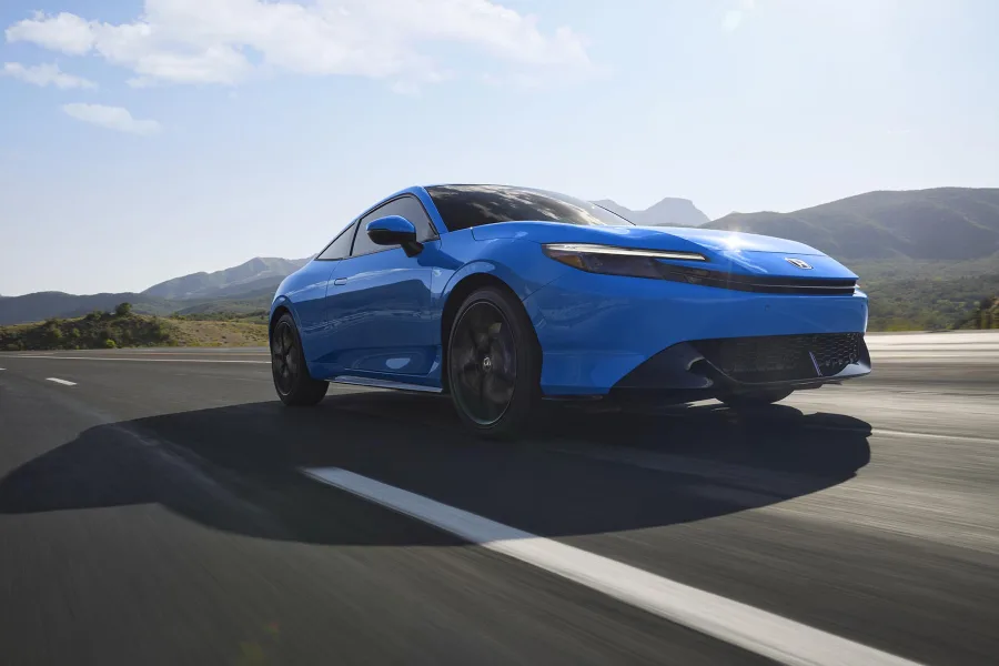 O Honda Prelude retorna após 24 anos como o novo topo da linha esportiva da marca, reunindo o motor híbrido e:HEV de 200 cv e soluções herdadas do Civic Type R.