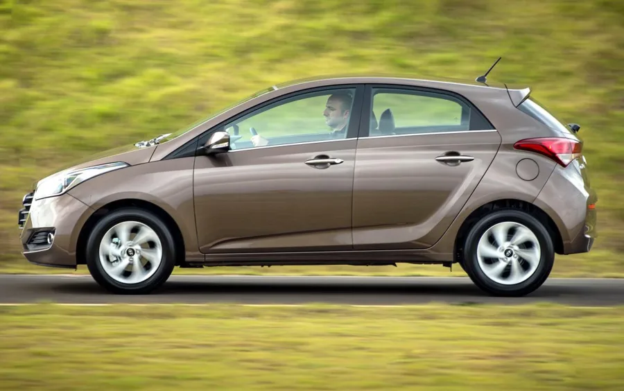 Consumo urbano de 8,2 km/l (E) e 12 km/l (G), tanque de 50 litros e autonomia que pode chegar a 715 km garantem flexibilidade no uso.