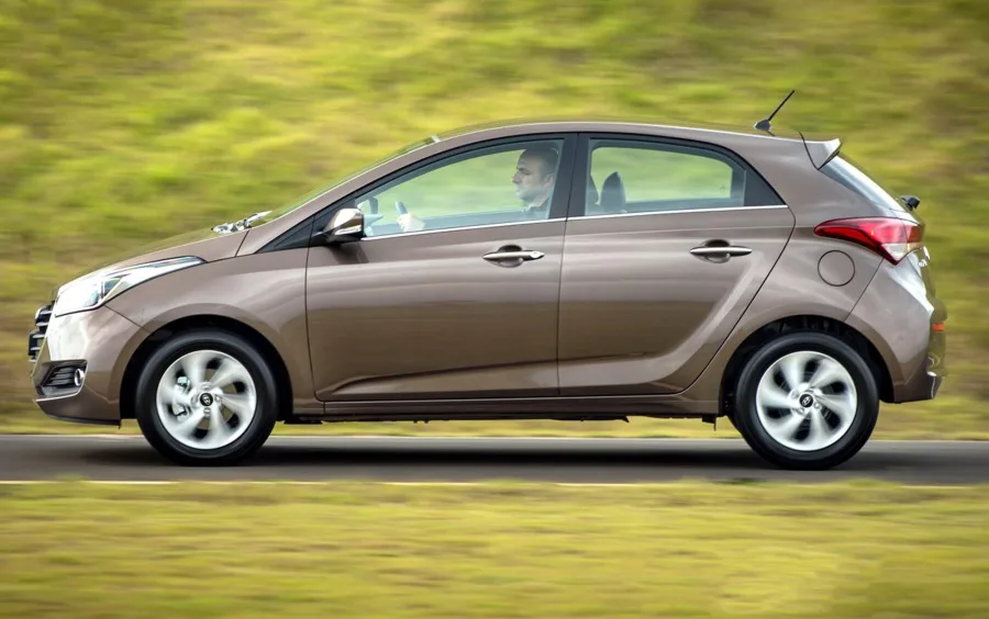 Hyundai HB20 Comfort Plus 1.6 2016 é um hatch compacto indicado para uso urbano, oferecendo praticidade no dia a dia e desempenho equilibrado em viagens.