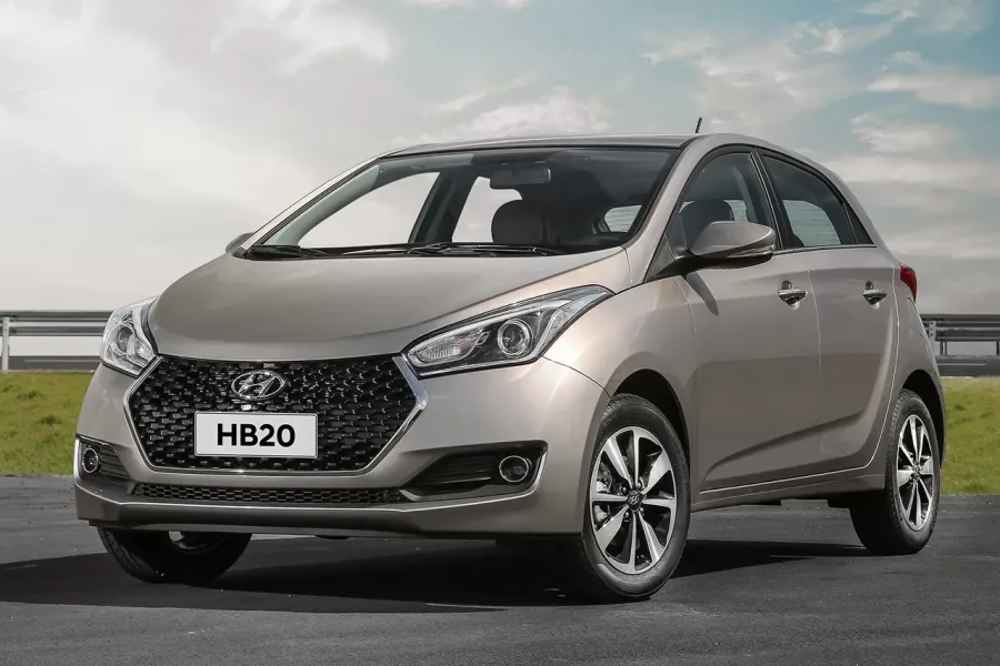 O Hyundai HB20 2016 oferece versões 1.0, 1.0 turbo e 1.6, que atendem desde motoristas focados em economia até quem busca desempenho e conforto em viagens.