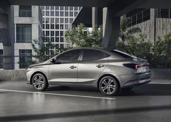 O Hyundai HB20S 2026 tem versões Comfort, Limited, Turbo Limited e Platinum, que atendem desde motoristas práticos até quem busca mais tecnologia e desempenho.