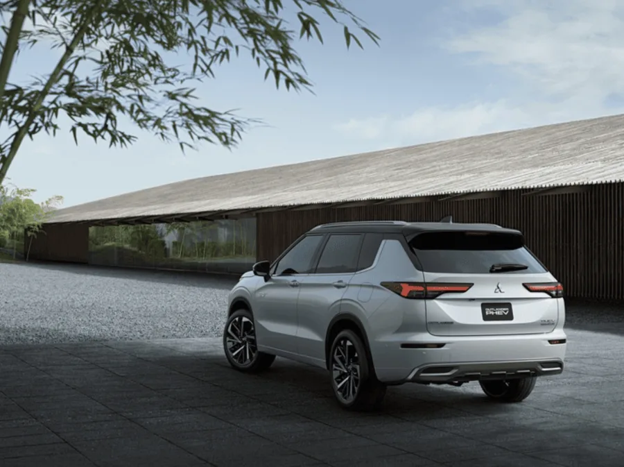 A potência total de 252 cv garante desempenho suficiente para enfrentar situações de ultrapassagem, sem abrir mão da suavidade de condução.