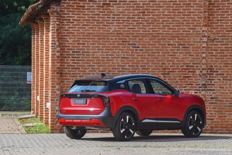 Nissan Kicks 2025 Platinum chega por R$ 199.990 com pacote de 23 assistentes de condução