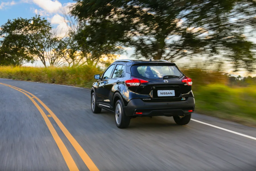 Consumo: Tanque de 41 litros garante até 562 km de autonomia na gasolina, com médias de 7,7 km/l no etanol e 13,7 km/l na estrada com gasolina.