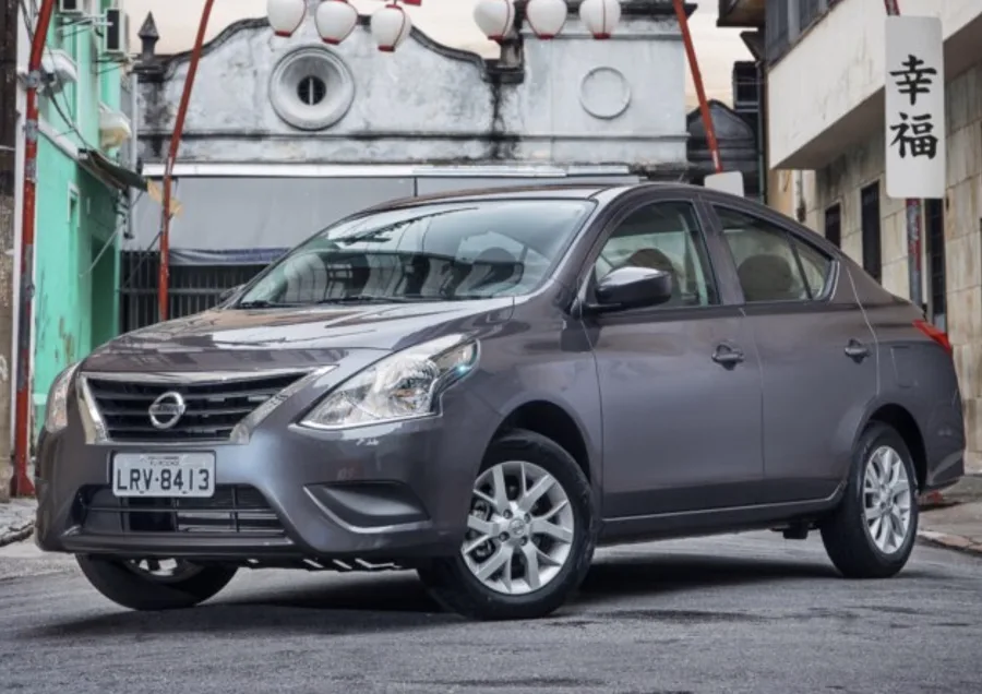 O Nissan Versa 2018 tem versões 1.0 voltadas à economia, 1.6 para quem busca mais desempenho e opções SV, SL e Unique com mais conforto e tecnologia, atendendo usos diário, familiar e urbano.
