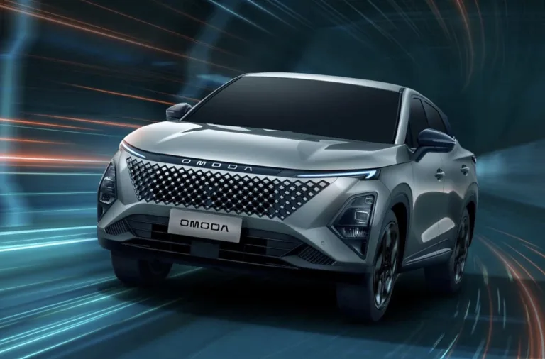 Omoda 5 híbrido chega ao Brasil com 203 cv e consumo acima de 20 km/l