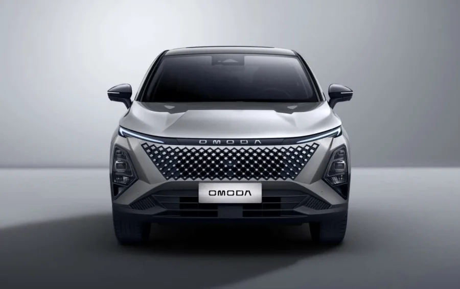 Omoda 5 híbrido chega ao Brasil com 203 cv e consumo acima de 20 km/l