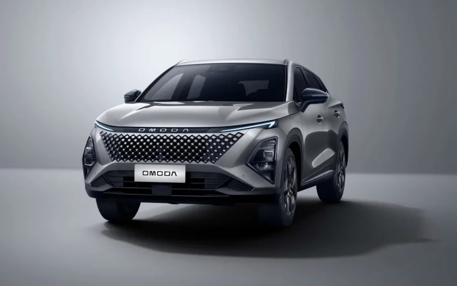 Omoda 5 híbrido terá motor 1.5 turbo e sistema elétrico, entregando 203 cv e 31 kgfm. Promessa de desempenho aliado a consumo superior a 20 km/l.