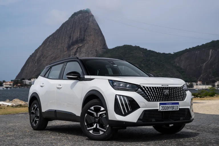 Peugeot 2008 2026 híbrido estreia no Brasil com motor turbo 1.0 e preço de R$ 162 mil