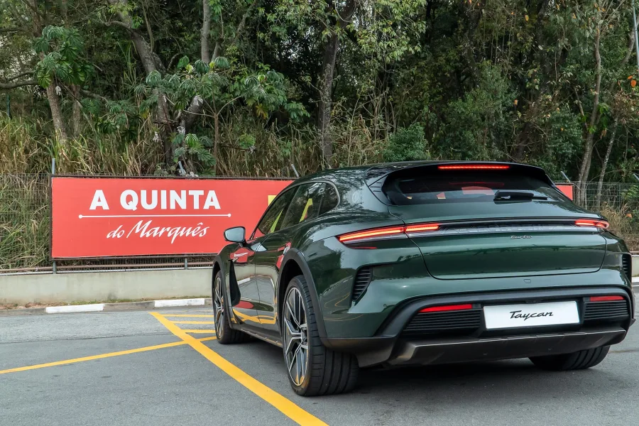 A primeira estação já funciona no km 57 da rodovia Castello Branco. A escolha de rodovias movimentadas mira reduzir uma das maiores barreiras à compra de carros elétricos.