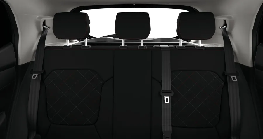 O interior acomoda até 5 pessoas, tem 290 litros de porta-malas e inclui ar-condicionado, direção elétrica e quatro airbags, reforçando conforto e segurança.