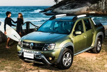 Renault Oroch Dynamique 2.0 2016: Ficha técnica, equipamentos, preço e fotos; oferece 148 cv de potência e espaço para 5 pessoas, equilibrando conforto e robustez