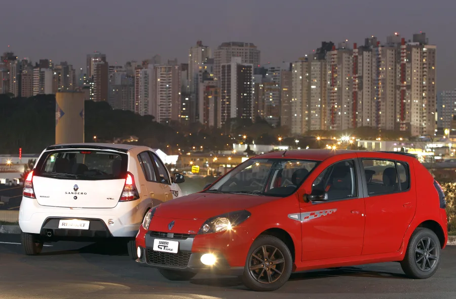 Consumo de 7,1 km/l no etanol urbano e até 12,7 km/l na gasolina rodoviária, tanque de 50 litros e autonomia máxima de 635 km.