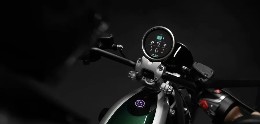 Entre os destaques estão a suspensão girder fork com LED, painel circular, assento flutuante e bateria em formato de gota produzida em magnésio.