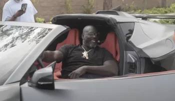Shaquille O’Neal ganha Corvette Z06 de 680 cv adaptado para seus 2,15 m