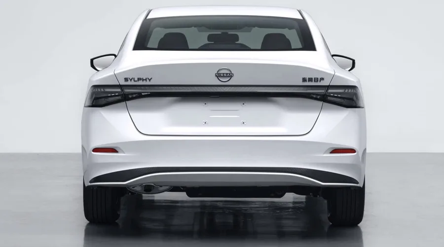 No mercado chinês, o modelo oferece motor 1.6 aspirado de 135 cv e opção híbrida plena com motor elétrico de 136 cv.