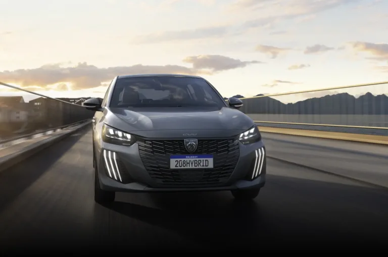 Peugeot 208 GT Hybrid 2026: do ronco mecânico ao sussurro elétrico, a metamorfose de um hatch