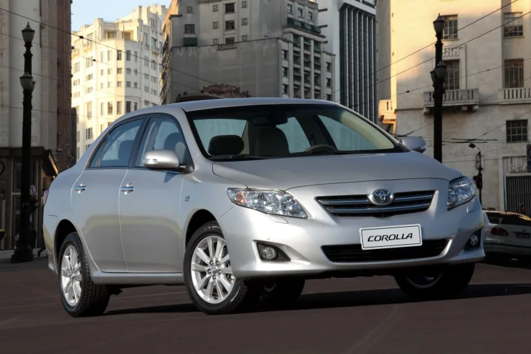 Toyota Corolla Altis 2.0 2013: Preço, ficha técnica, consumo, equipamentos e fotos; confiável no uso, mas pouco esportivo