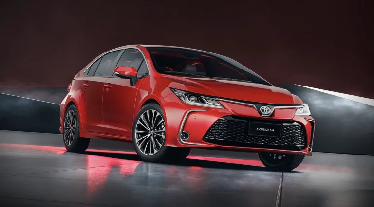 Toyota Corolla 2025 sustenta liderança mesmo após queda nas vendas