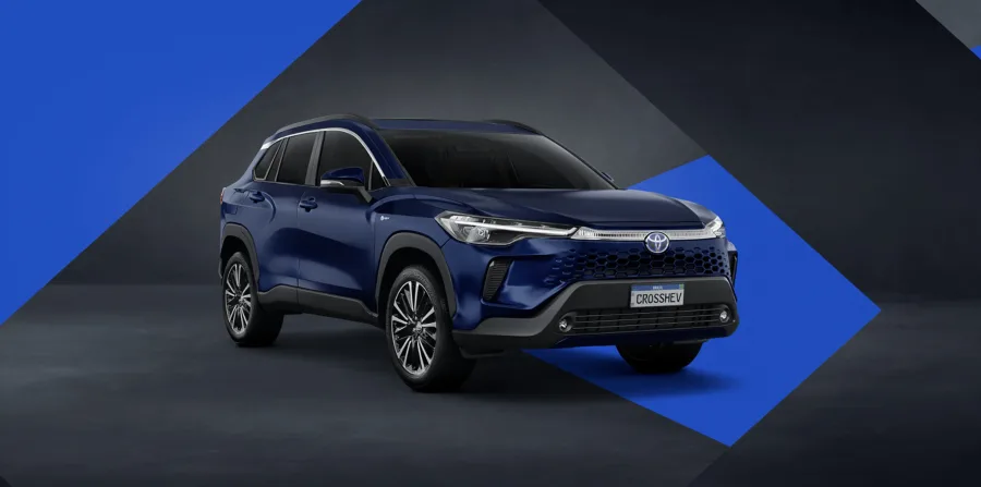 Corolla Cross some das concessionárias brasileiras após paralisação da produção. Vendedores relatam que não há previsão de entrega para novos clientes.