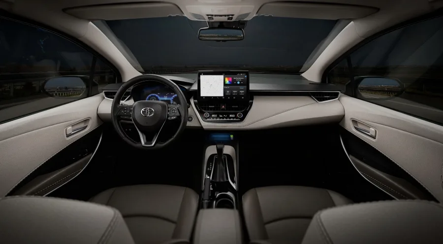 Câmbio, transmissão e uso: O câmbio CVT de 10 marchas simula trocas suaves, tração dianteira e direção elétrica tornam o uso urbano e em rodovias prático e confortável.